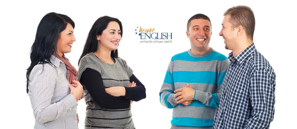 אנשים מנהלים שיחה באנגלית מדוברת - קורס אנגלית מדוברת